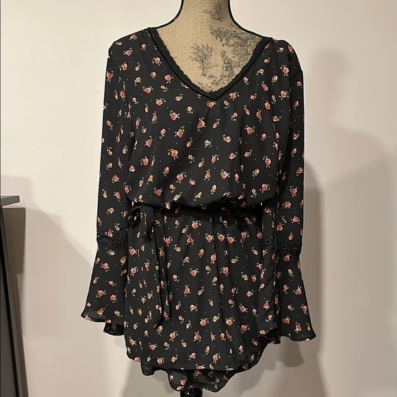 Disney Pants - Disney Princess Floral Black rose Long Sleeve shorts Romper with belt Size XL